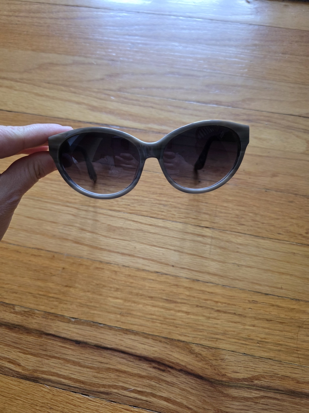 Fossil Women's Gray Cat-Eye Sunglasses - Stylish UV Protection
